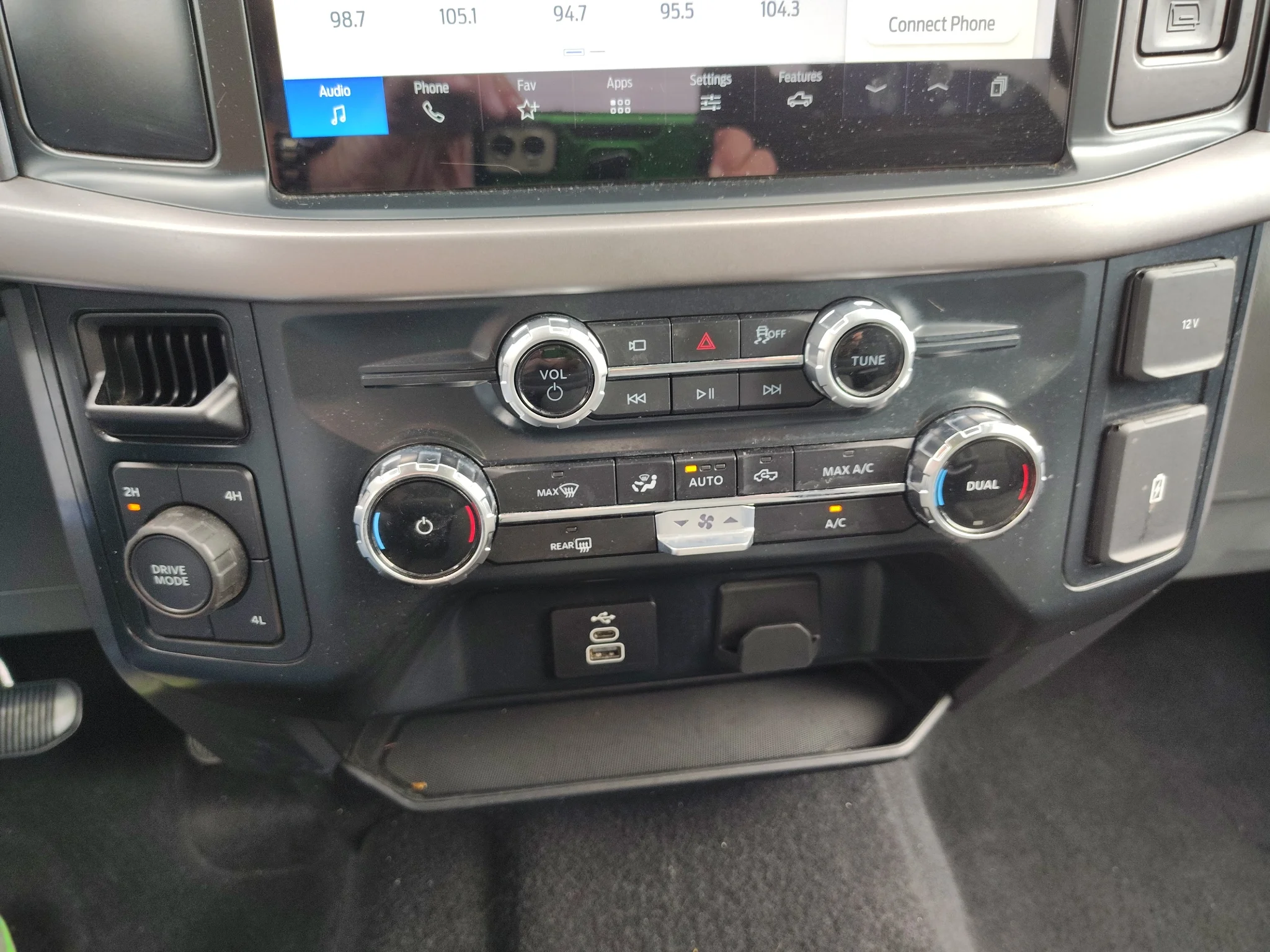Used 2025 Oxford White Ford XLT image 20