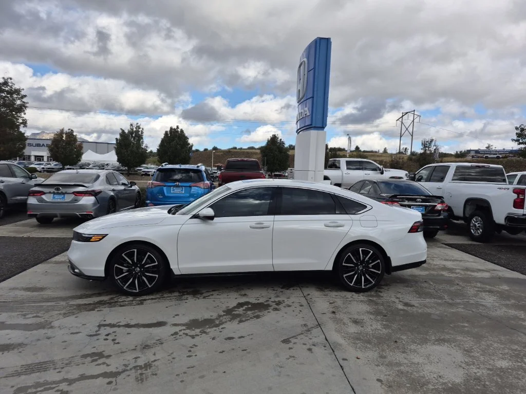 New 2026 Platinum White Pearl Honda Touring image 1
