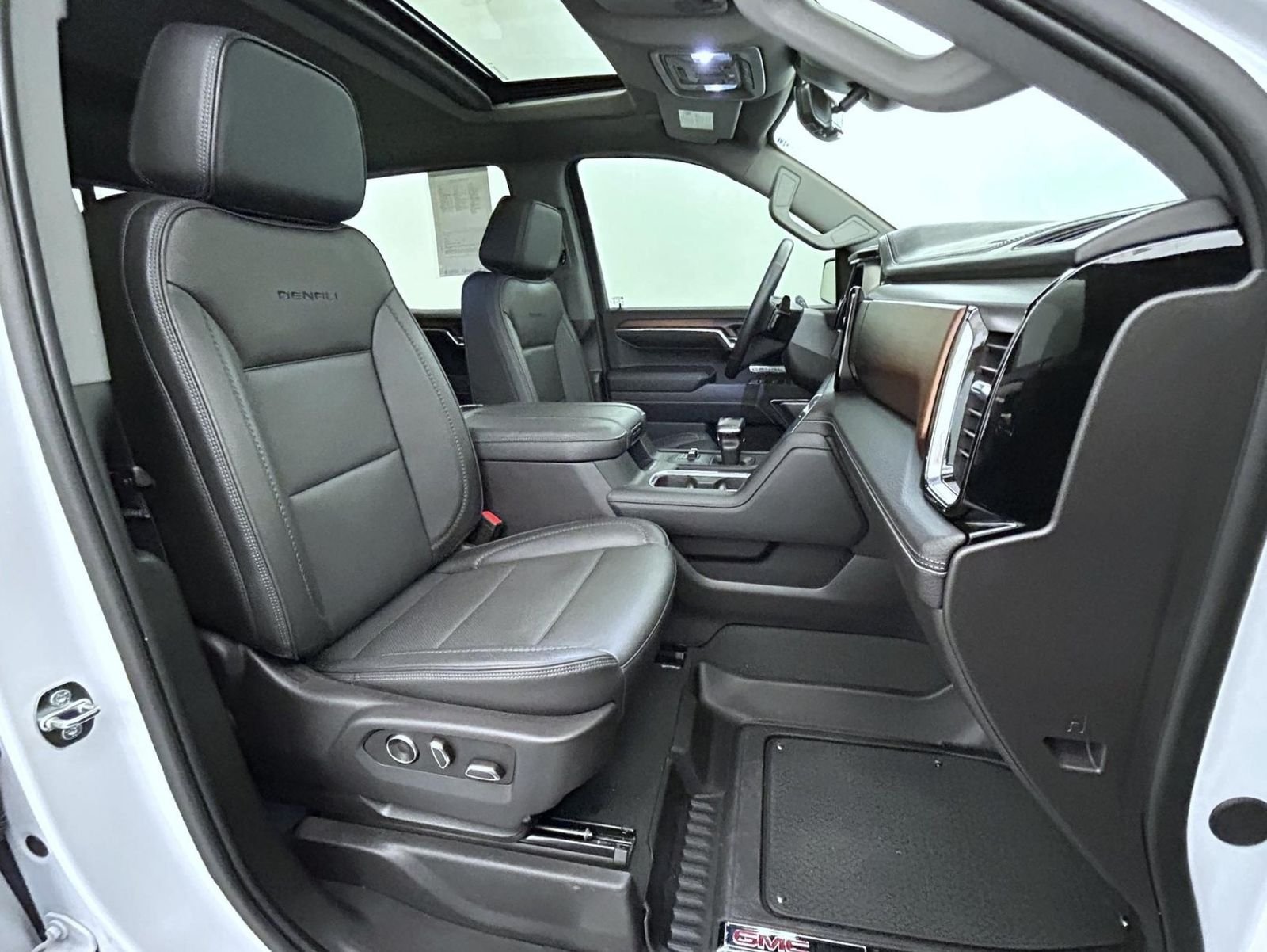 Used 2024 White GMC Denali image 16