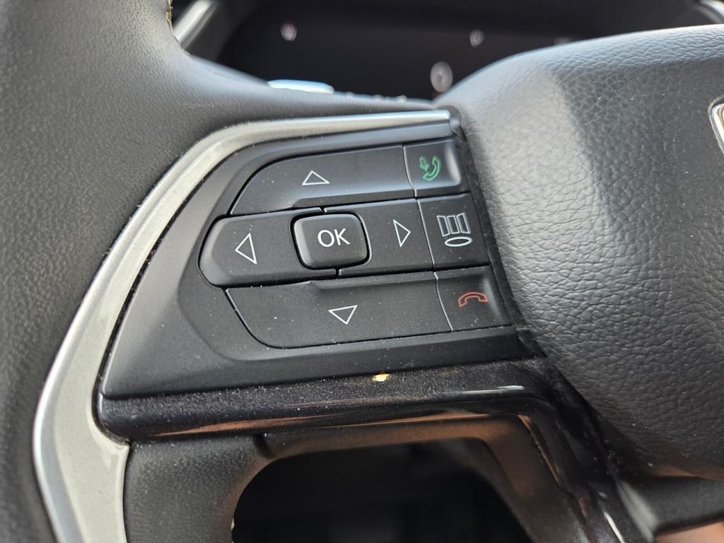 Used 2023 Black Jeep Altitude image 13