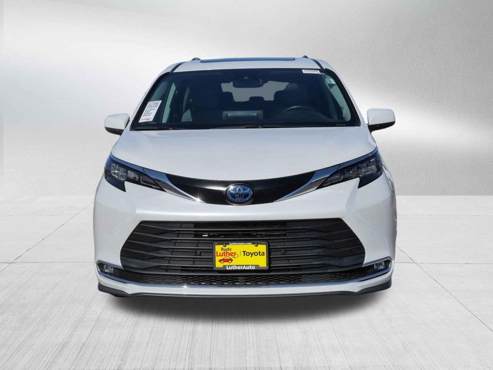 Used 2024 Toyota Sienna XLE with VIN 5TDJRKEC9RS195552 for sale in Golden Valley, Minnesota