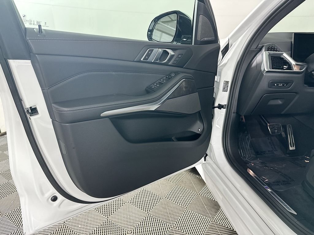 Used 2026 White Metallic BMW xDrive50e image 23