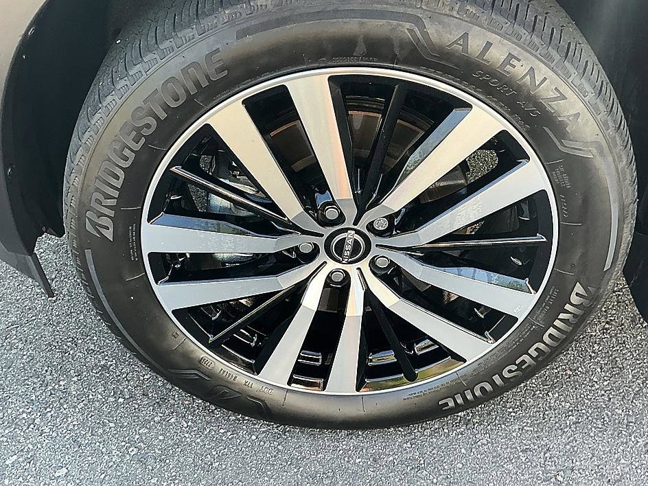 Used 2025 Gun Metallic Nissan Platinum image 7