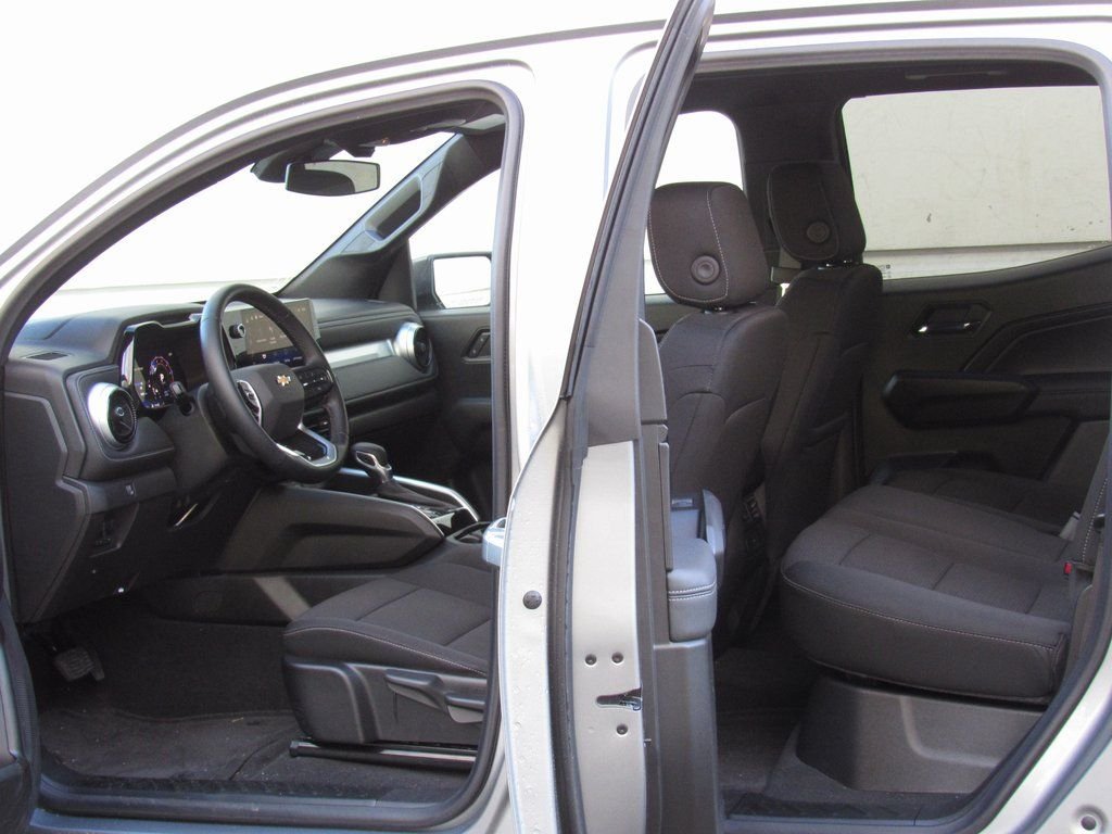 2024 Chevrolet Colorado LT - Photo 15