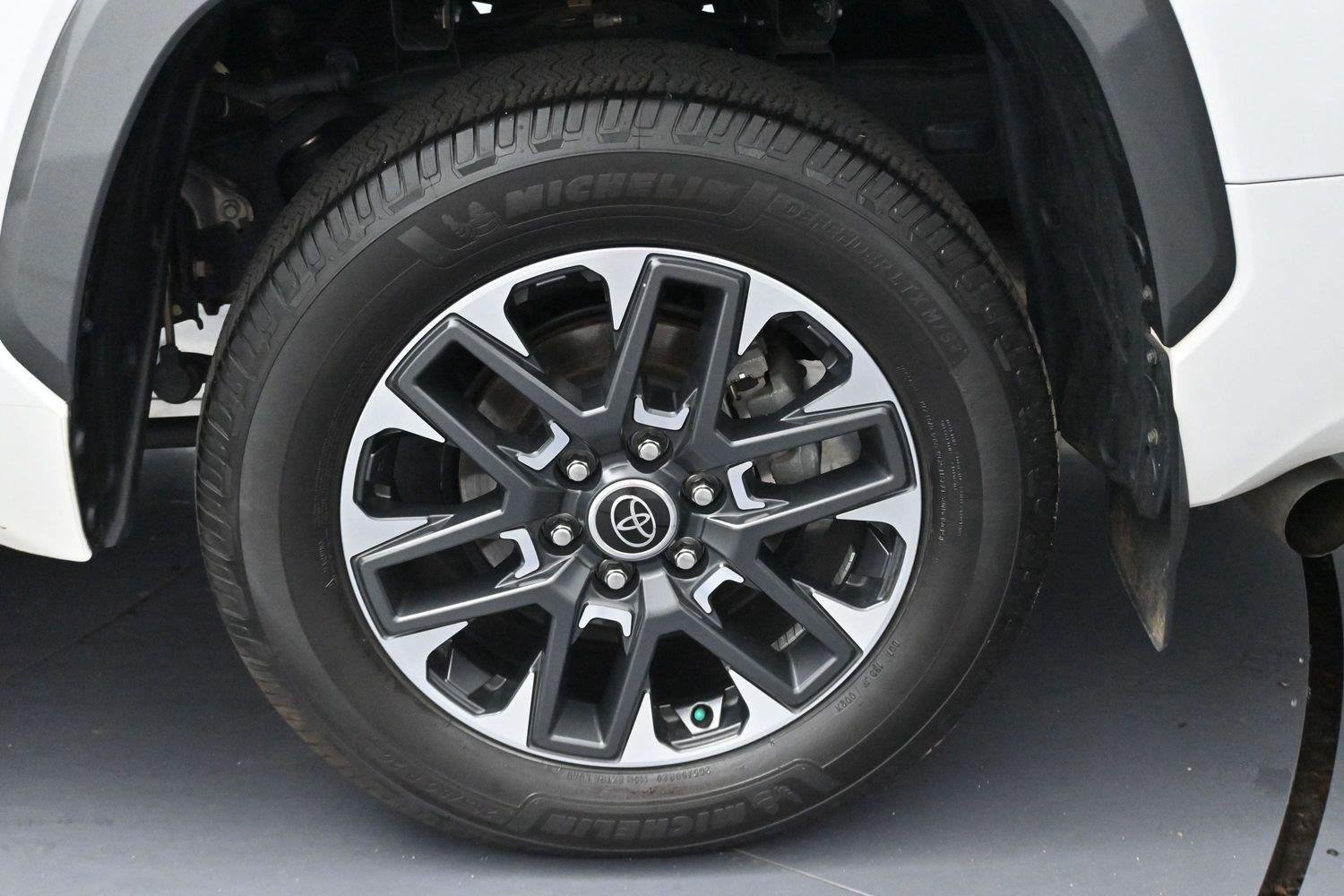 Used 2023 Ice Cap Toyota Limited image 37