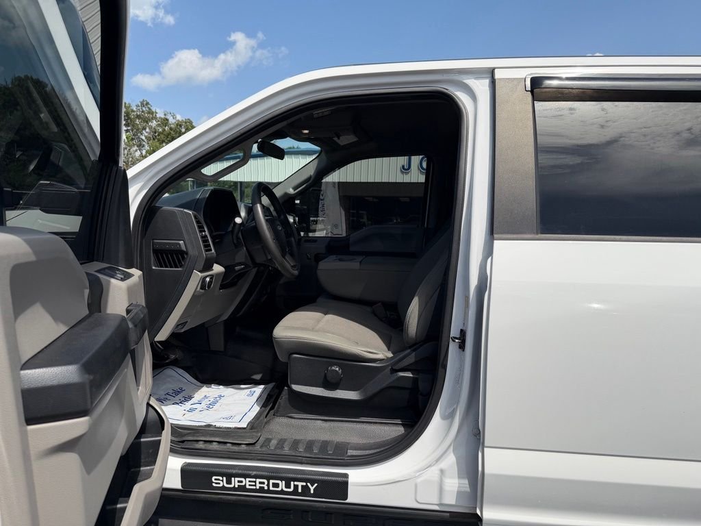 Used 2021 White Ford XL image 3
