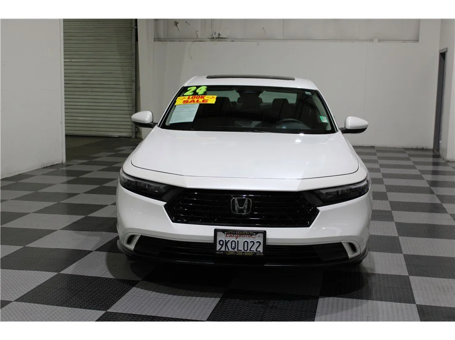 Used 2024 White Honda EX image 2