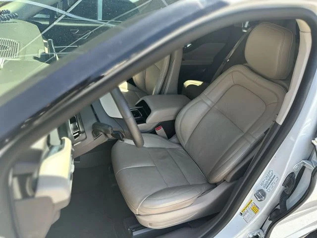 Used 2020 White Lincoln Standard image 12