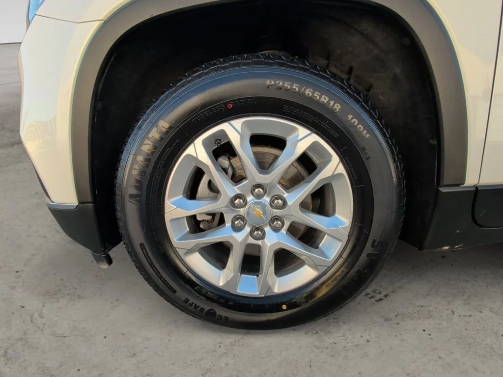 Used 2019 IRIDESCENT PEARL TRICOAT Chevrolet LT Leather image 14