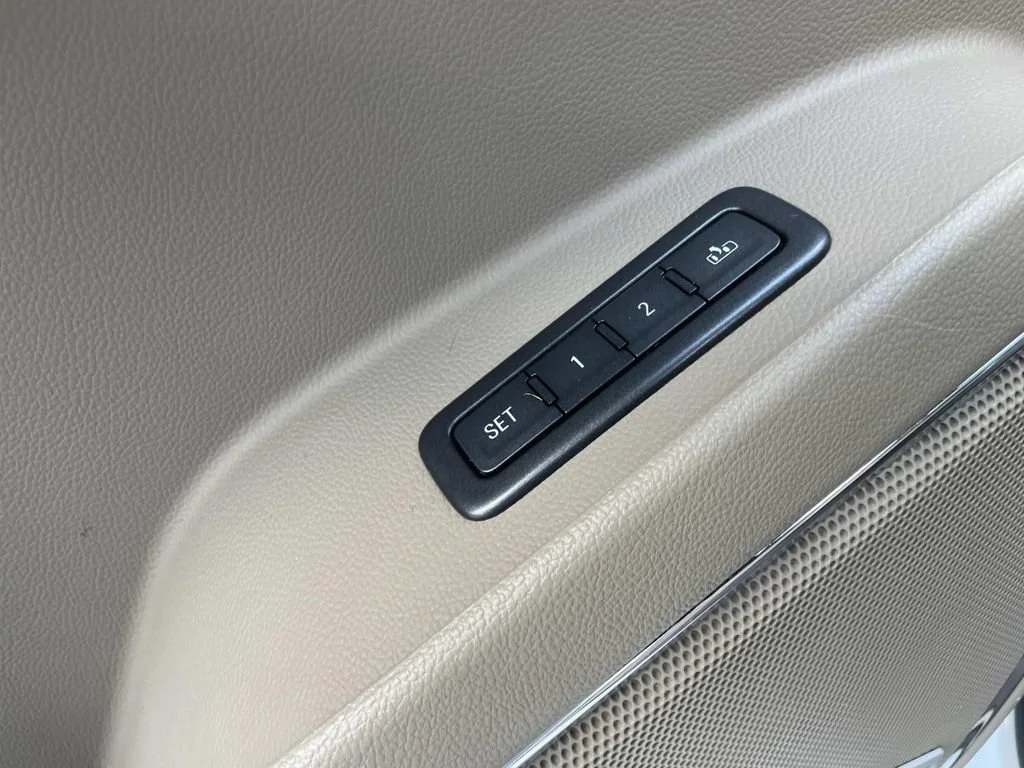 Used 2015 SUMMIT WHITE GMC SLT image 22