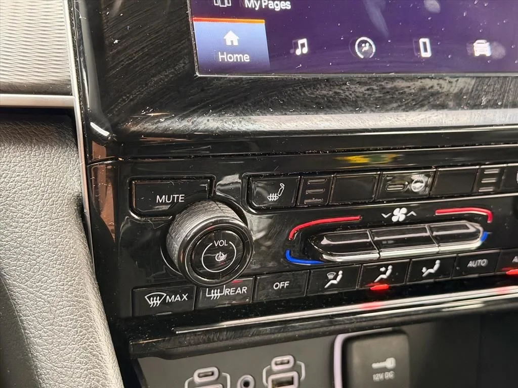 Used 2025 Black Jeep Altitude X image 25