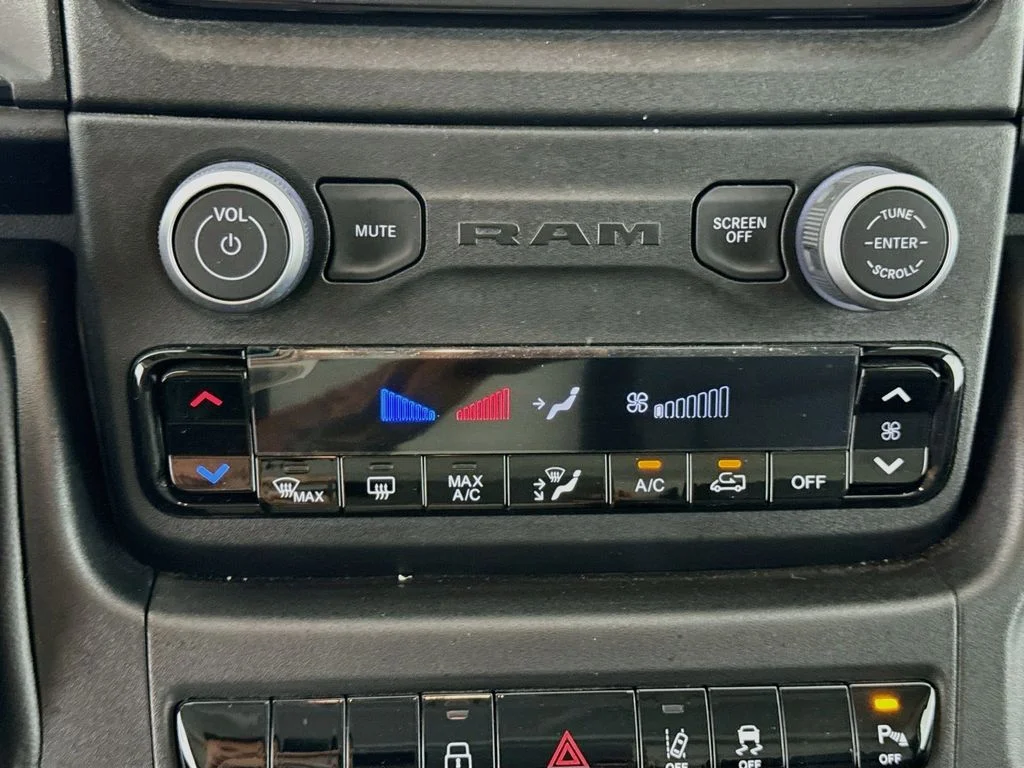 Used 2025 White Ram Base image 16