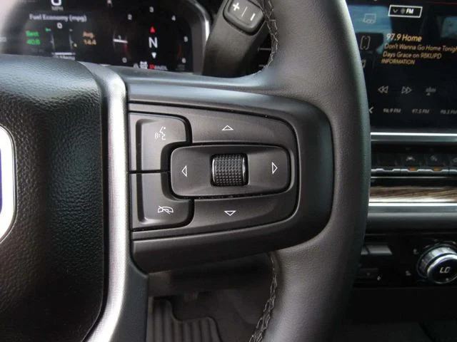 Used 2024 Summit White GMC Elevation image 24