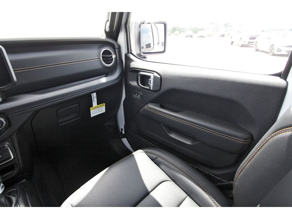 2025 Jeep Wrangler 4-Door Sahara - Photo 10