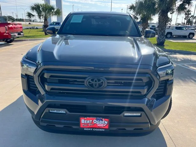 Used 2025  Toyota SR5 image 2