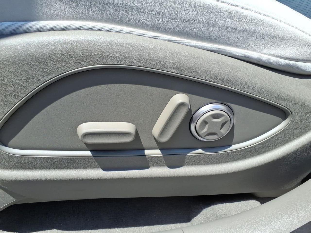 New 2026 Classy Blue Pearl Hyundai SEL Premium AWD image 23
