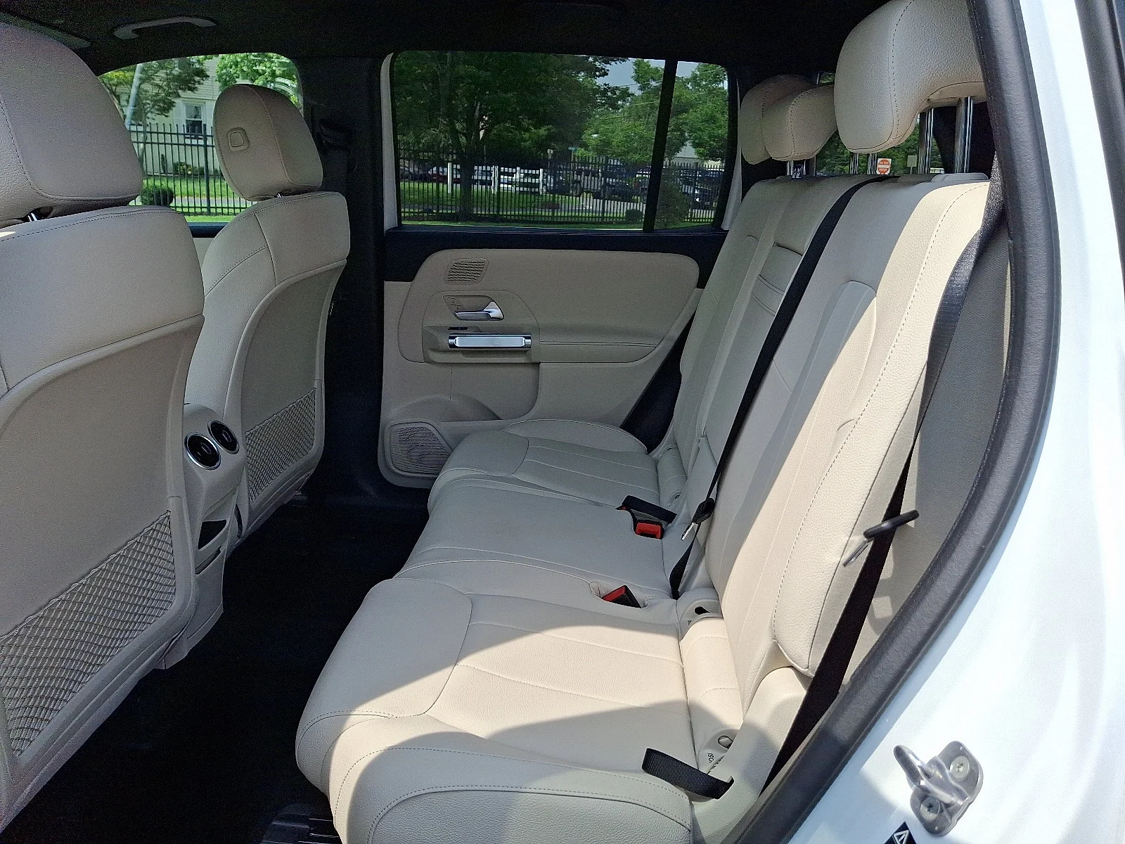 New 2026 Polar White Mercedes-Benz GLB 250 image 6