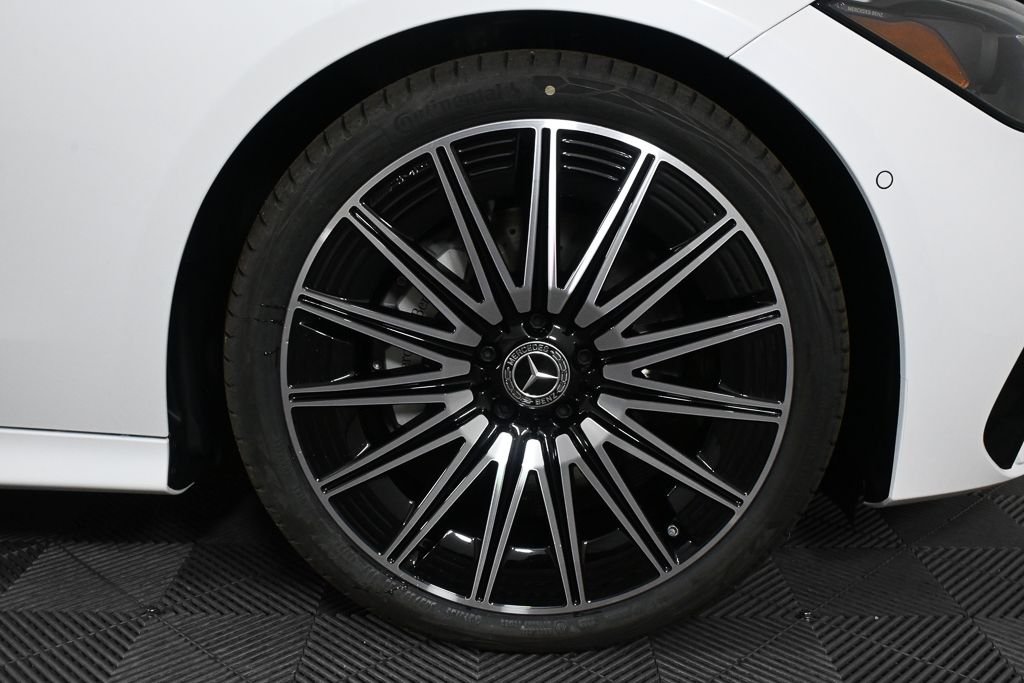 New 2026 MANUFAKTUR Moonlight White Metallic Mercedes-Benz CLE 300 image 33