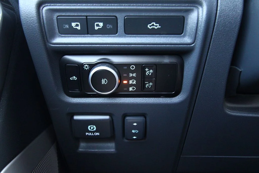 Used 2023  Ford Lariat image 24
