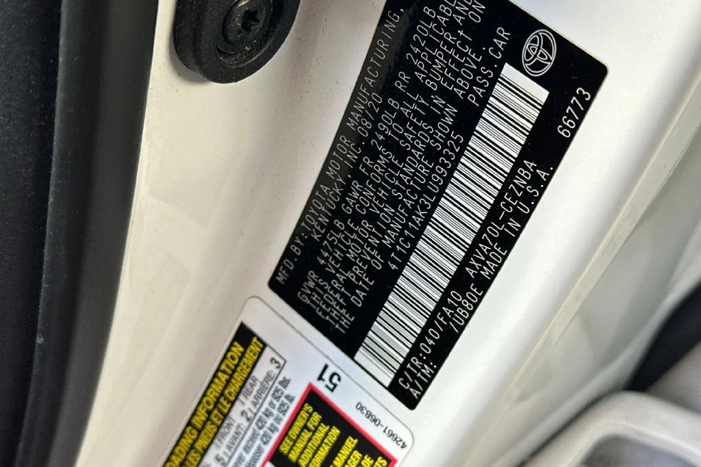 Used 2020 White Toyota LE image 27
