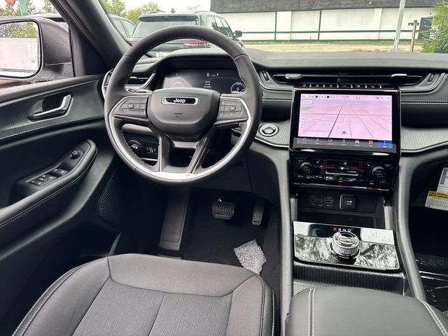 New 2027 White/off-white Jeep Laredo X image 12