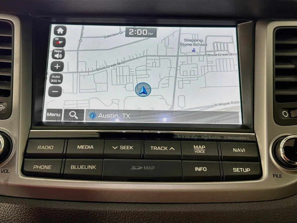 Used 2017 Winter White Hyundai Limited image 17