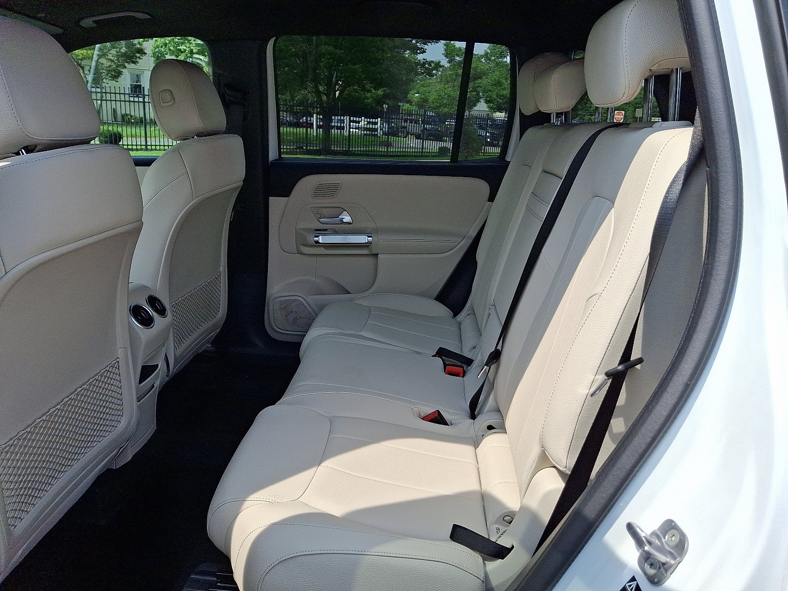 New 2026 Polar White Mercedes-Benz GLB 250 image 6
