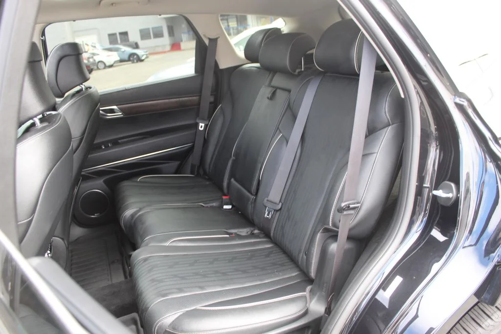 Used 2022 Black Genesis 2.5T image 16