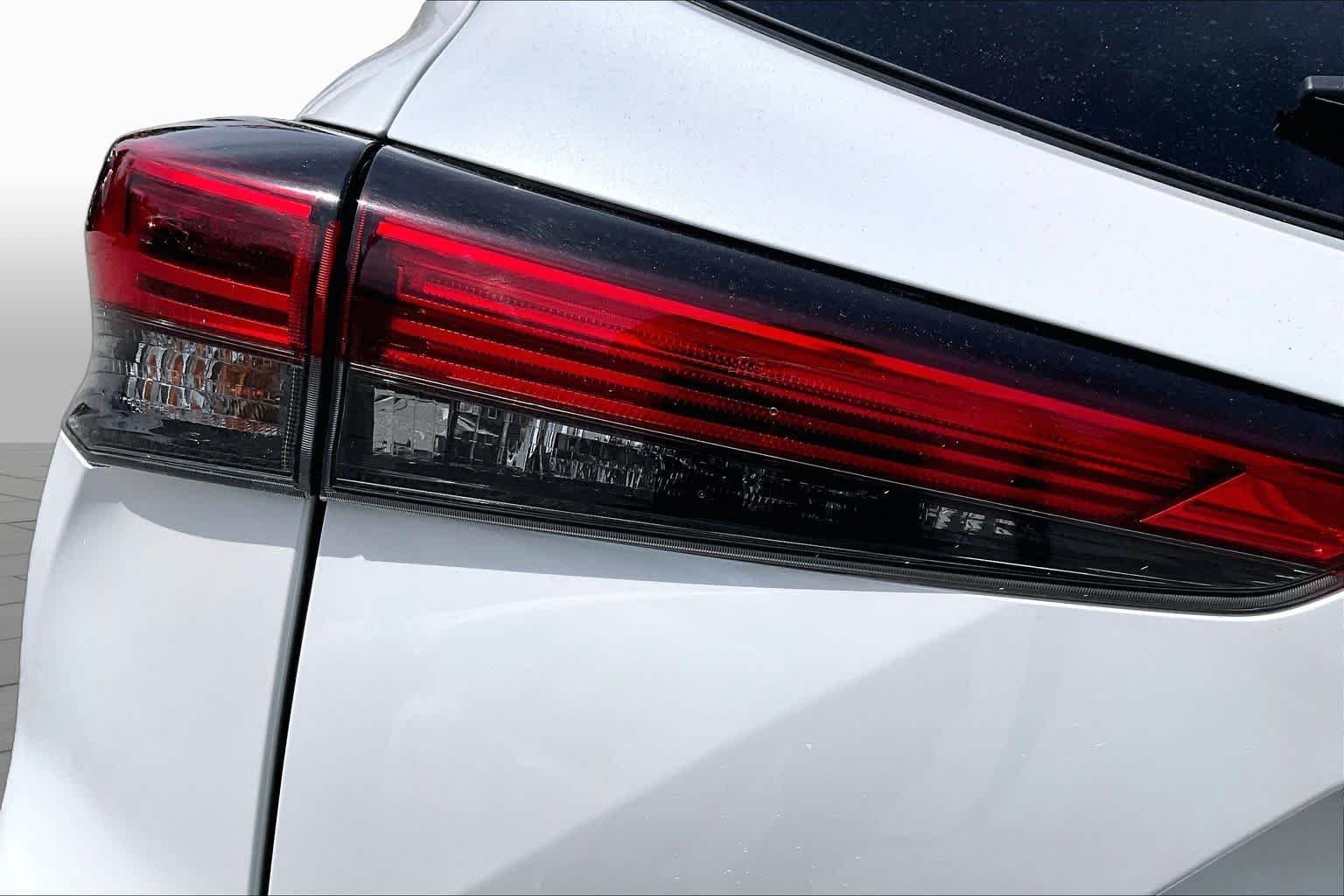 Used 2023 Wind Chill Pearl Toyota XLE image 29