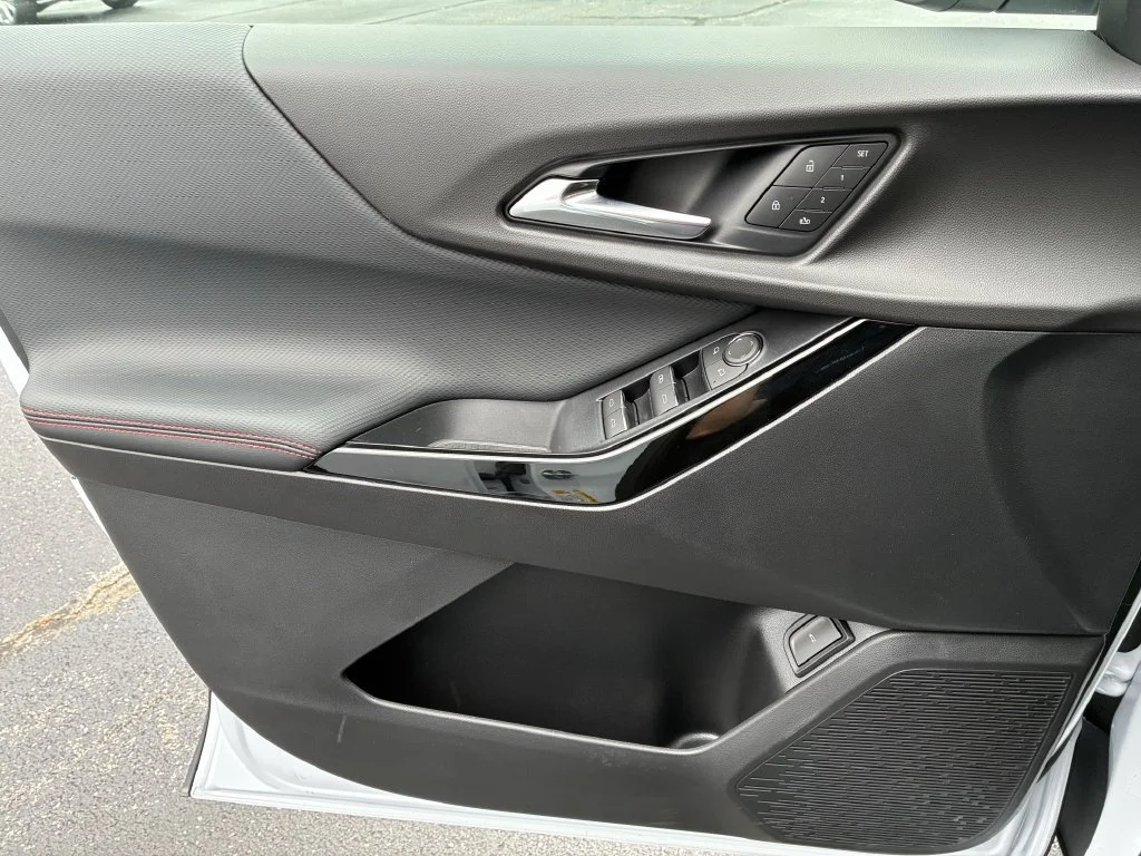 2027 Chevrolet Equinox RS - Photo 11