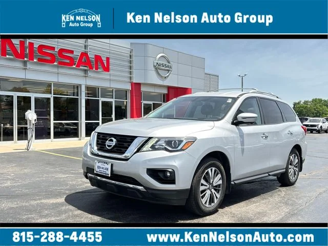 2017 Nissan Pathfinder SL 4WD's photo