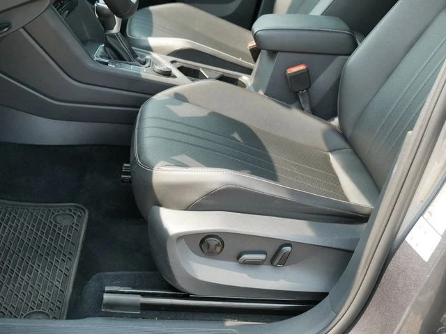 Certified Used 2022 Gray Volkswagen 2.0T SE image 14