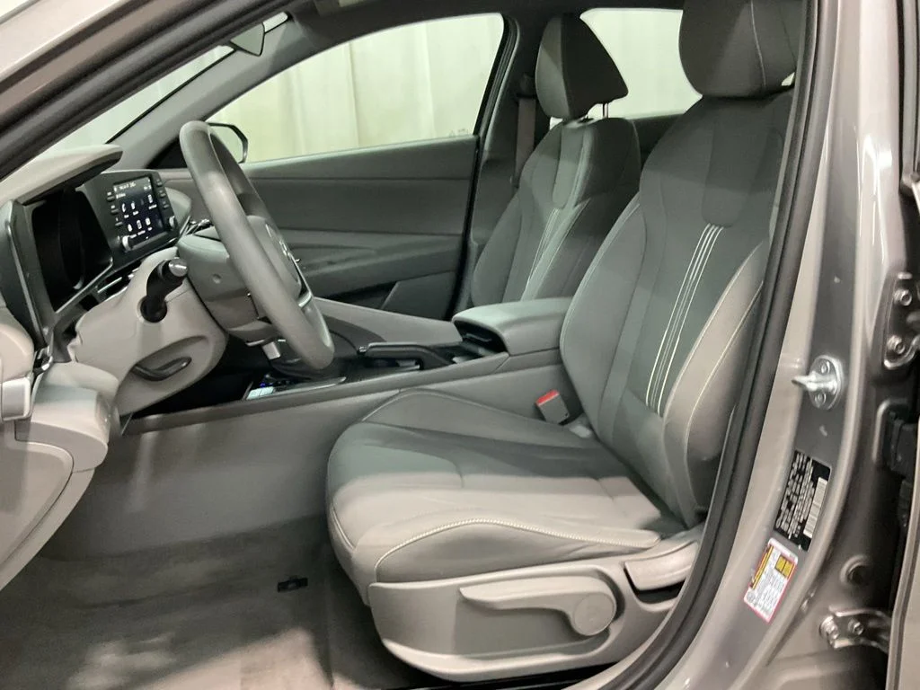 Used 2023 Fluid Metal Hyundai SEL image 19