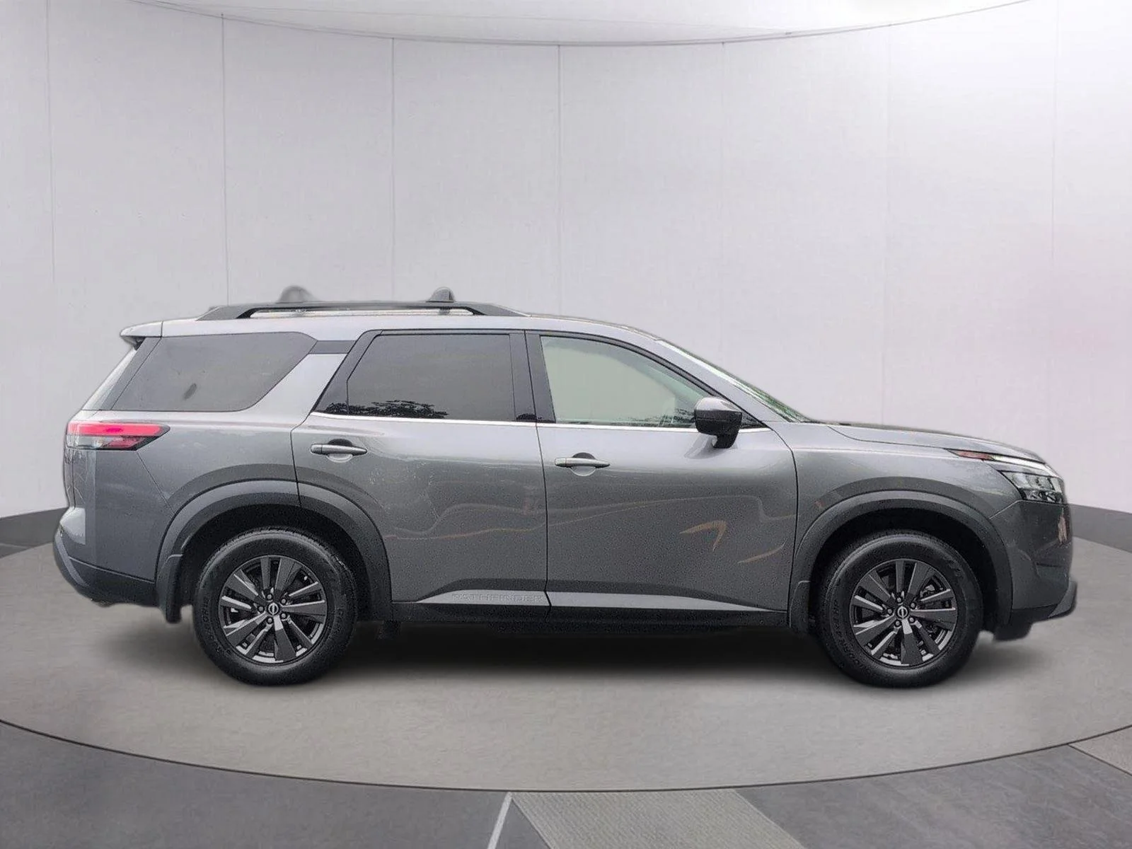 Used 2022 Gun Metallic Nissan SV image 8