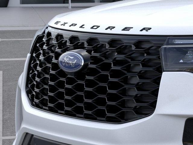 New 2026 Star White Metallic Tri-Coat Ford ST-Line image 40