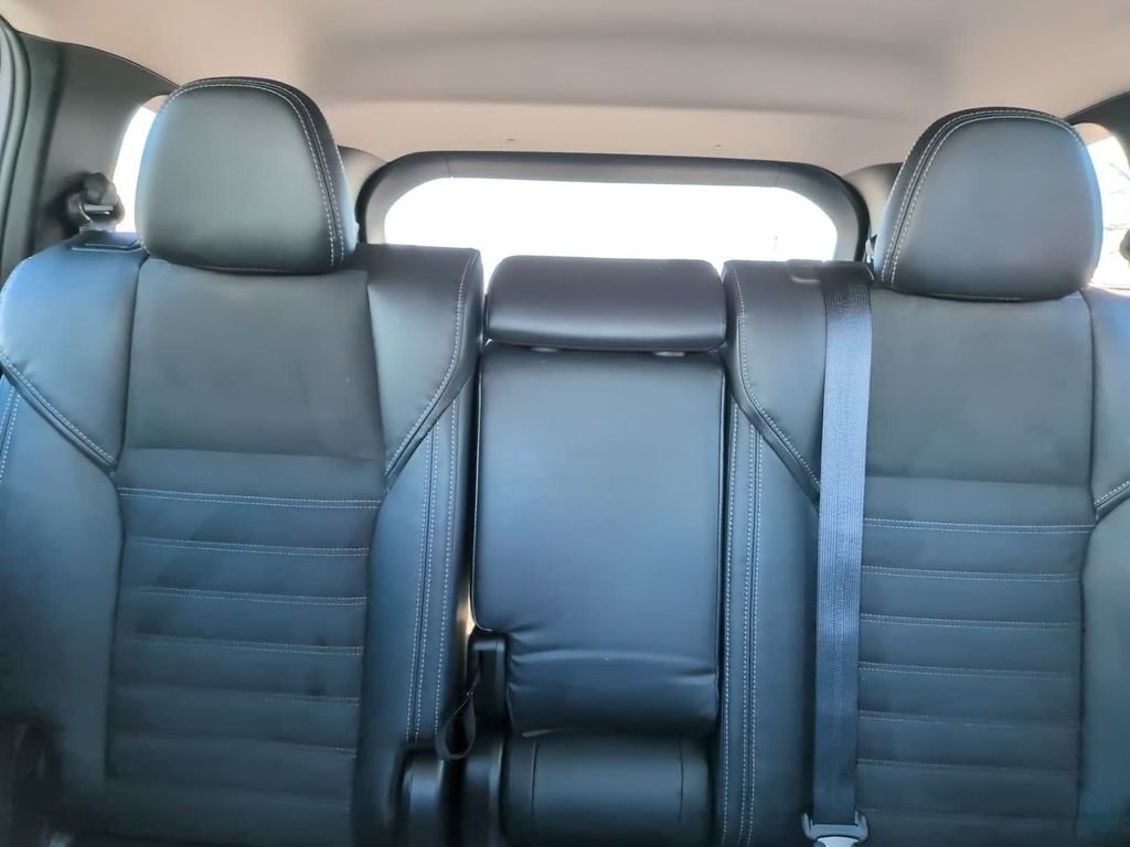 Used 2023 White Mitsubishi SE image 25