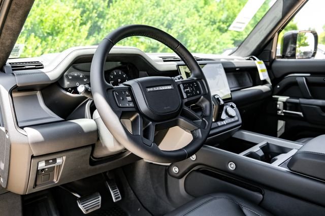 New 2026 Santorini Black Metallic Land Rover V8 image 2