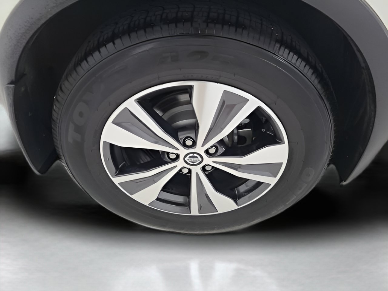 Used 2022 Pearl White Tricoat Nissan SV image 12