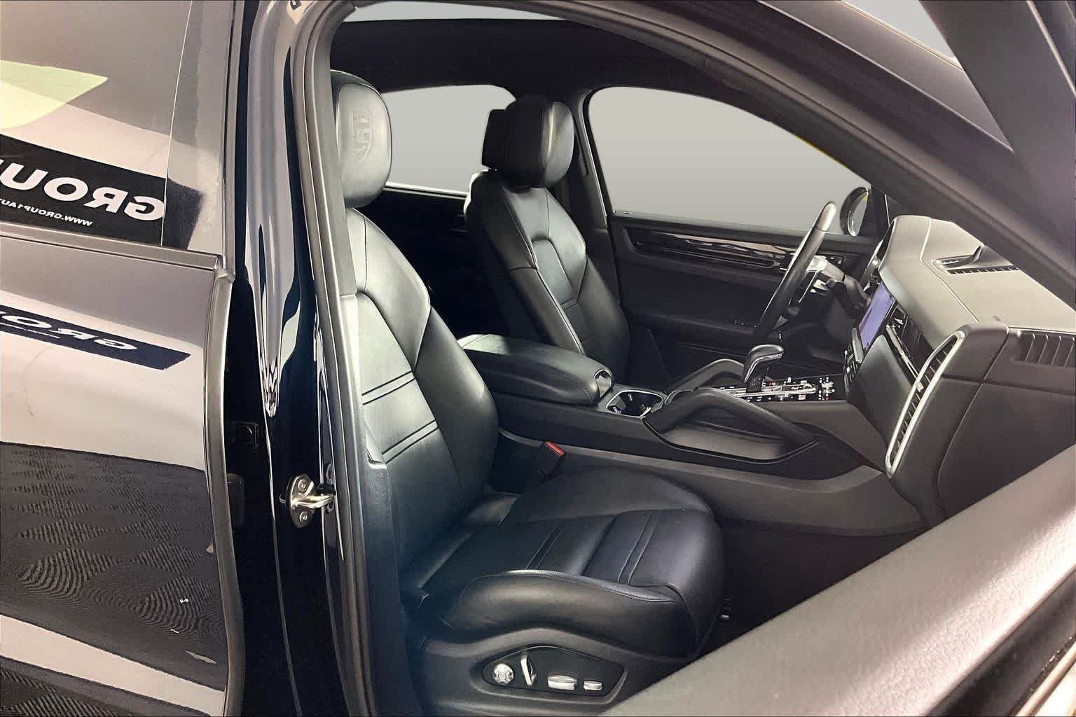 Used 2020 Moonlight Blue Metallic Porsche  image 9