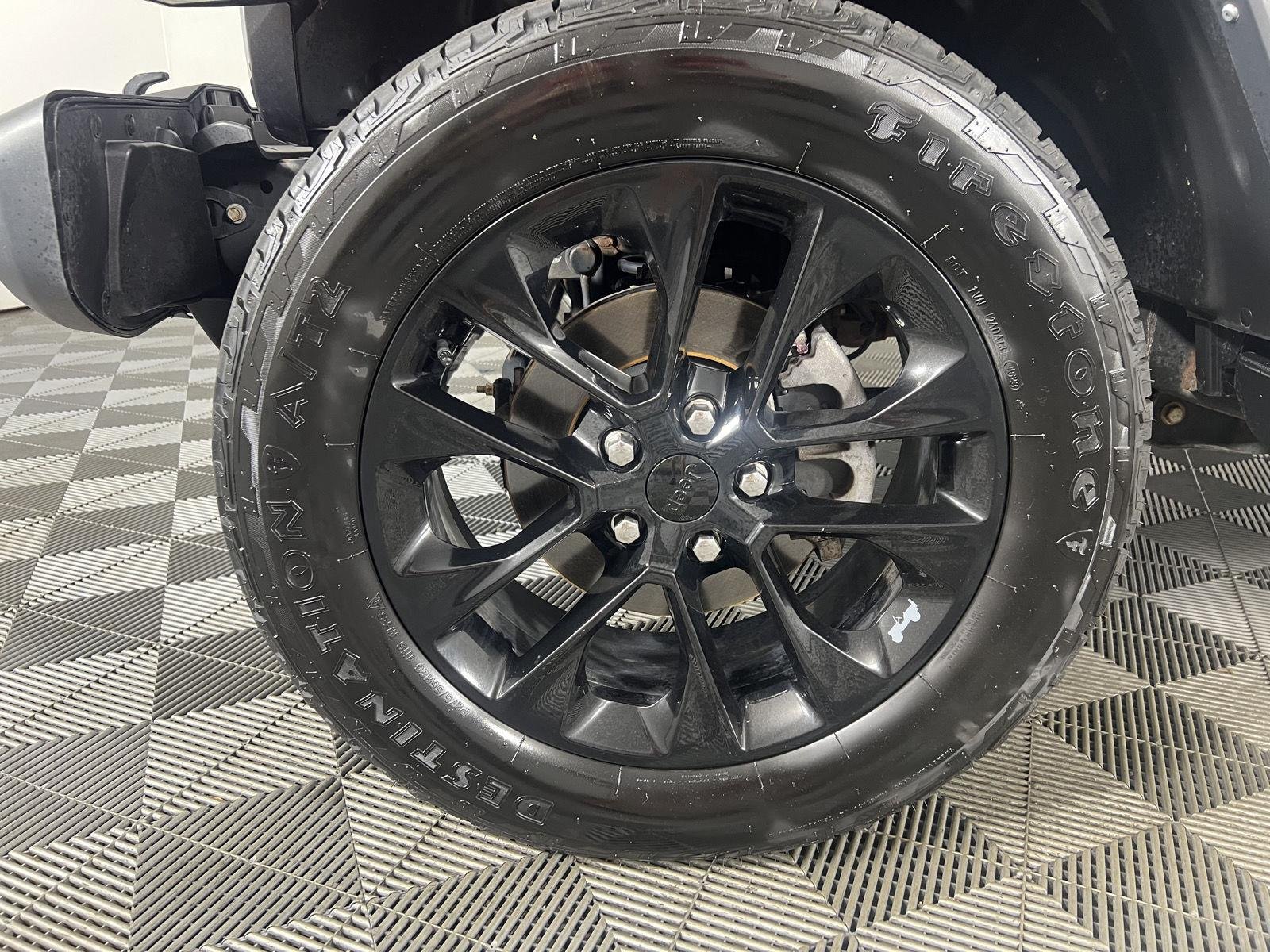 Used 2021 Granite Crystal Metallic Clearcoat Jeep Unlimited Sahara image 15