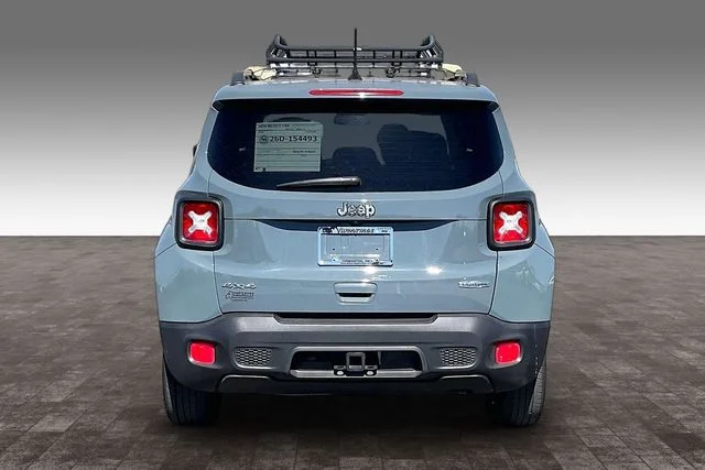 Used 2018 Gray Jeep Latitude image 4
