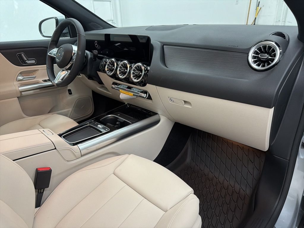 Used 2026 Silver Mercedes-Benz GLA 250 image 28