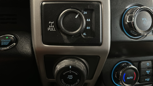 Used 2020 Stone Gray Metallic Ford Lariat image 28