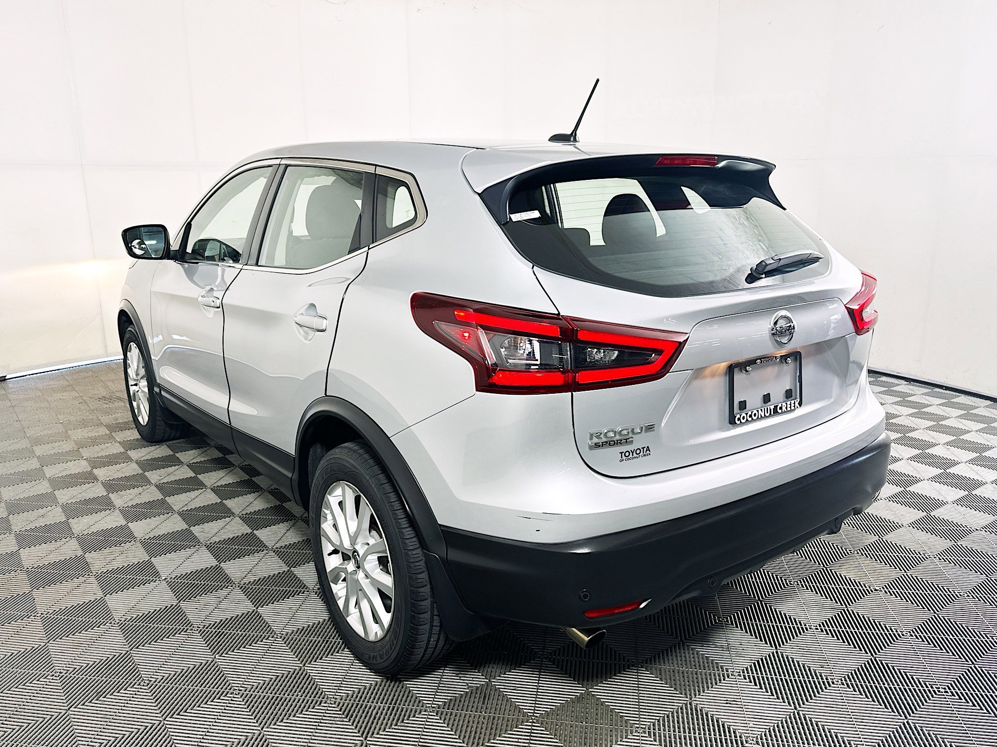 Used 2021 Brilliant Silver Metallic Nissan S image 5