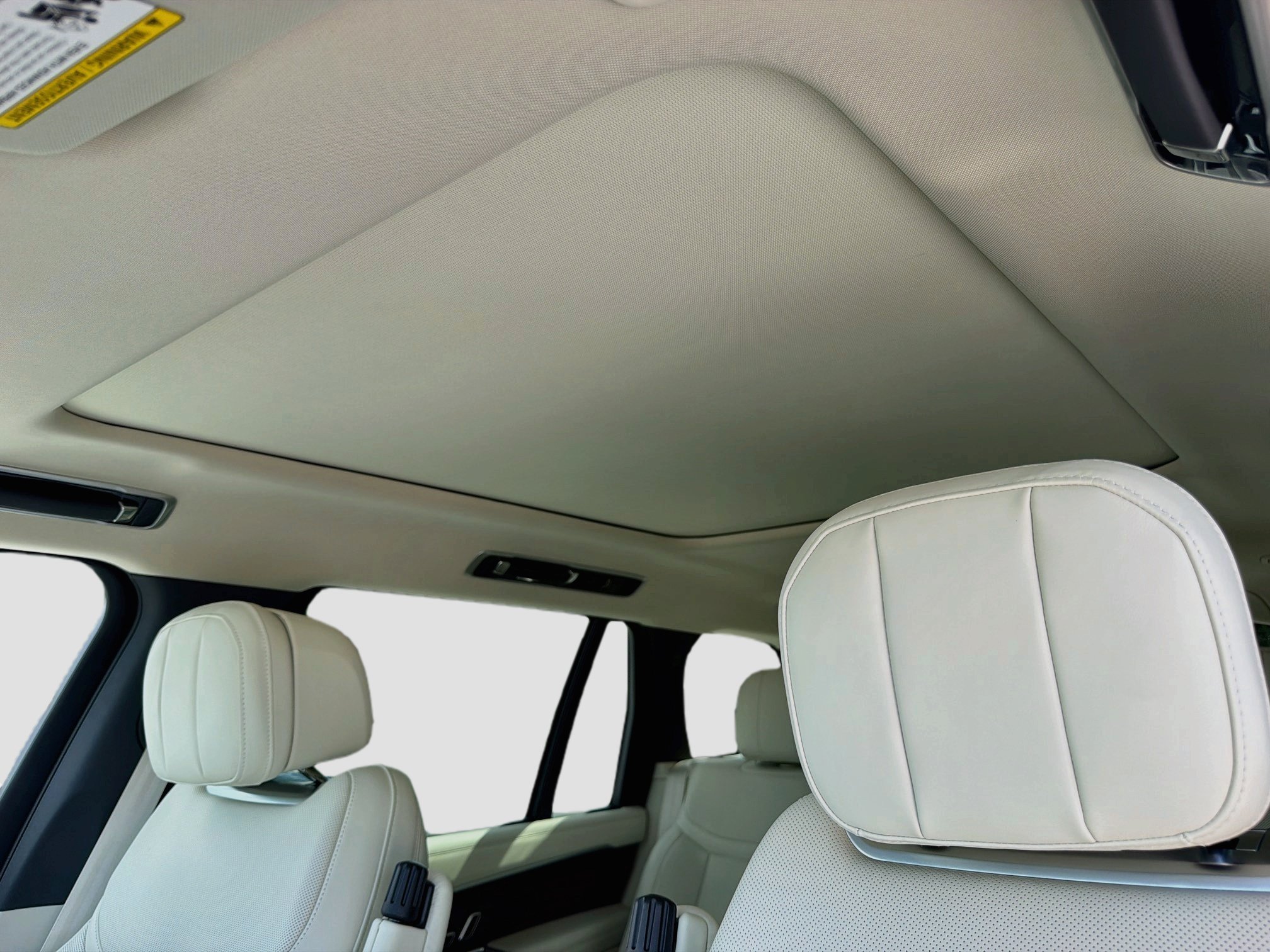New 2026 Eiger Grey LAND ROVER SE 7 Seats image 28