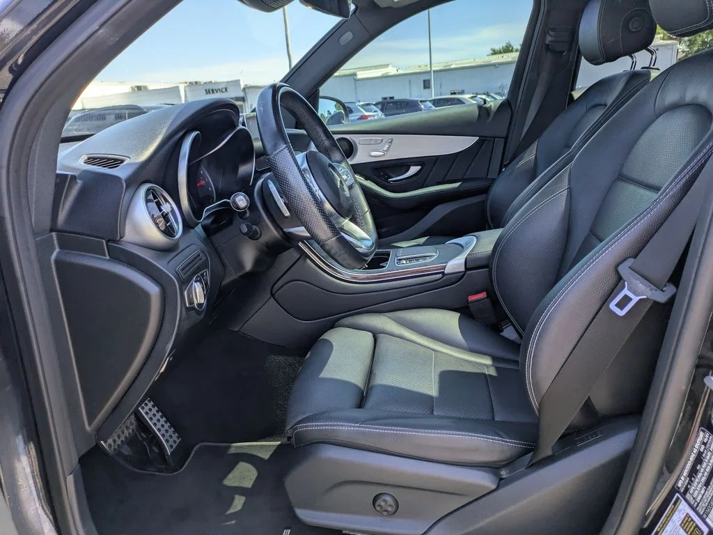 Used 2022  Mercedes-Benz GLC 300 image 14