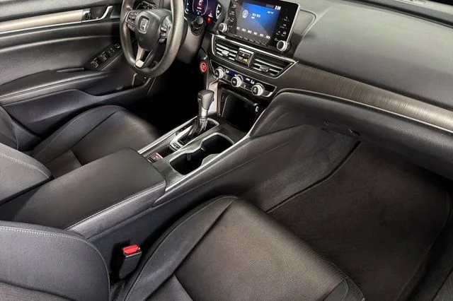 Used 2020 Modern Steel Metallic Honda LX image 19