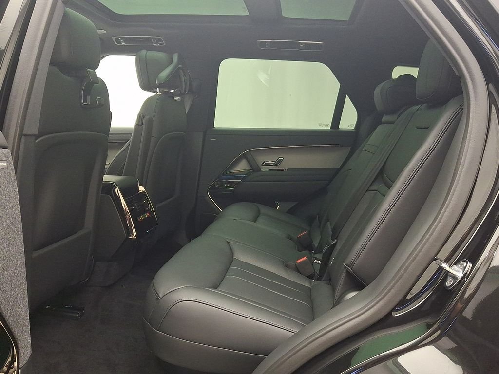 New 2027 Santorini Black Land Rover SE image 6