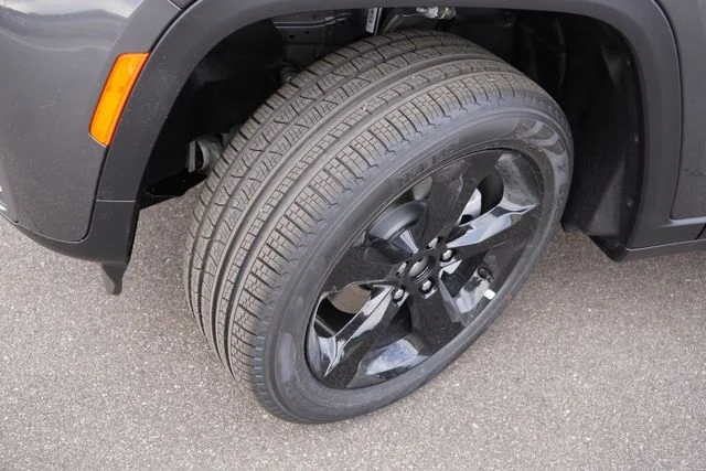 New 2026 Baltic Gray Metallic Clearcoat Jeep Limited image 9
