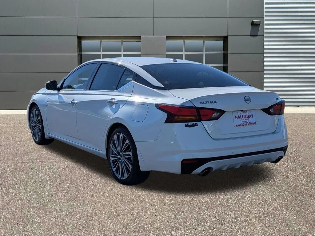 Used 2024 Pearl White Tricoat Nissan 2.5 SL image 8